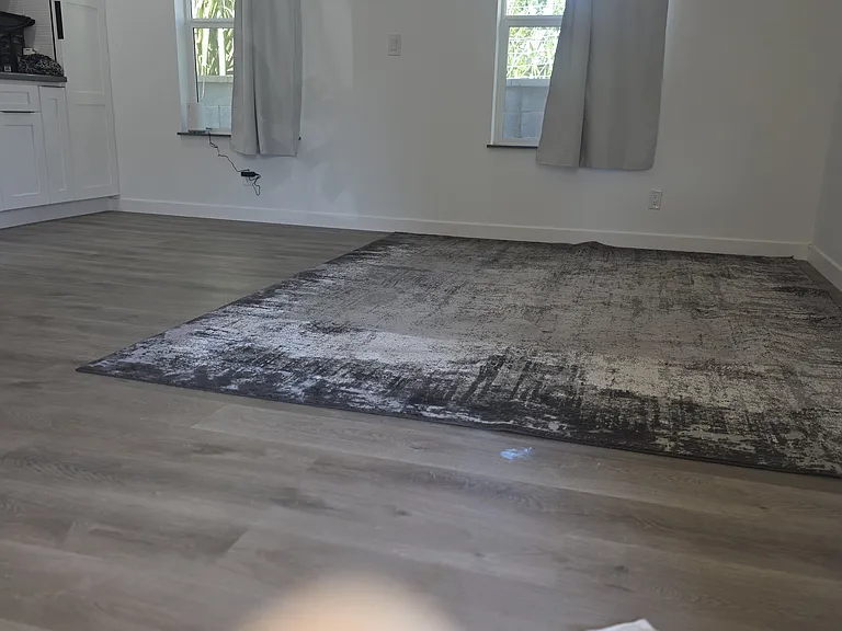 402 E Pine St — Photo 16