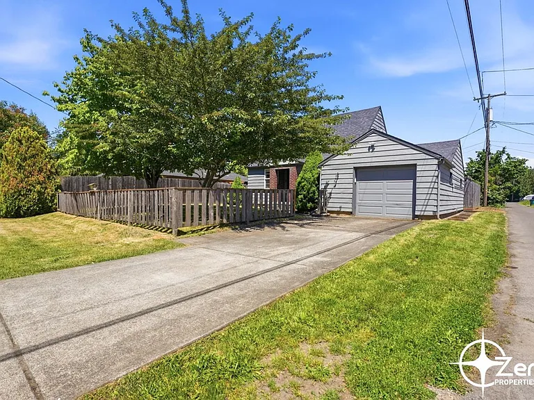 1818 W 22nd St — Photo 4