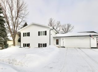 1211 11th Ave NE, Watertown, SD 57201