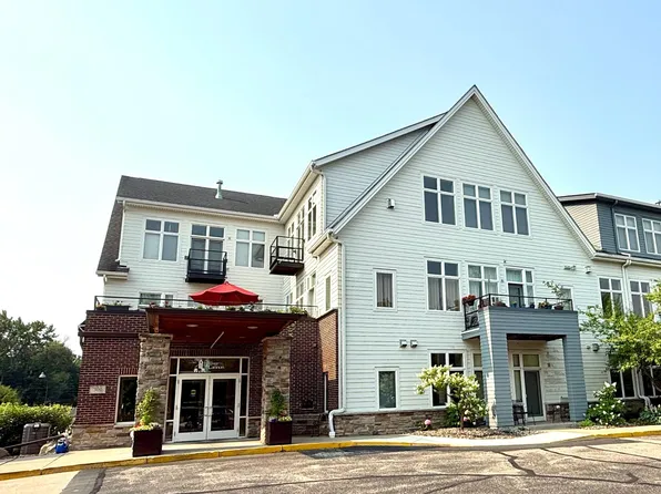 301 7th St W Unit 2402, Northfield, MN 55057
