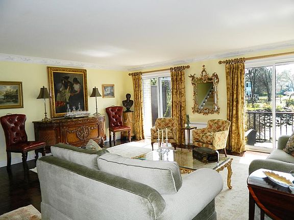 Direct waterfront townhouse