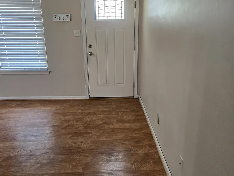 4692 Greenlaw Dr — Photo 5