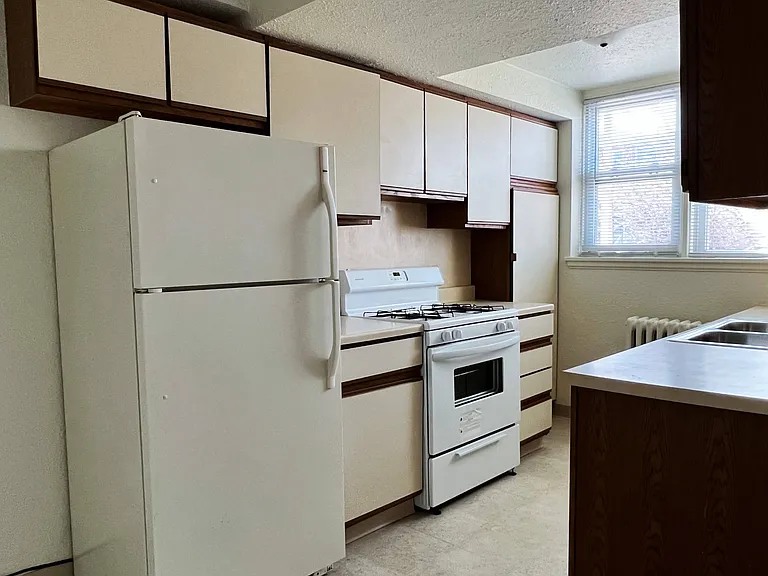 Village Apts (1929) — Photo 10
