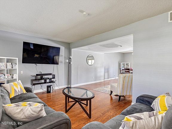 5th image of 8210 KENSINGTON Square