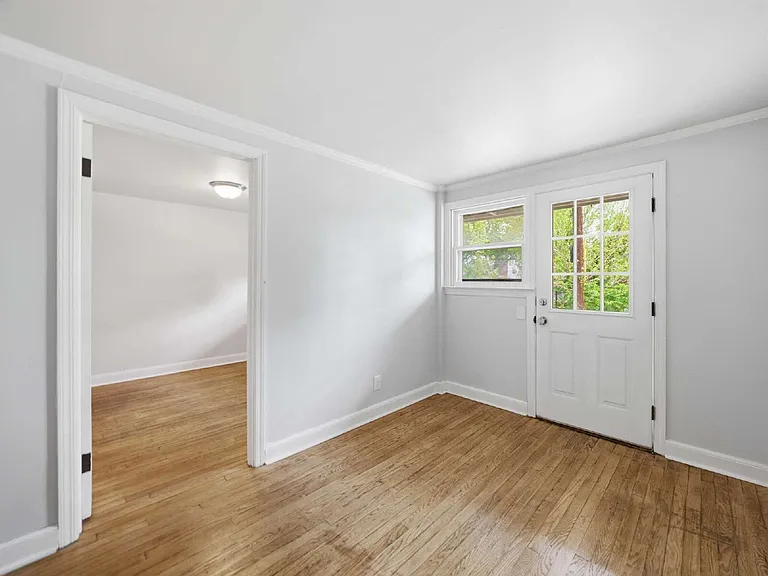 430R N Locust St — Photo 10