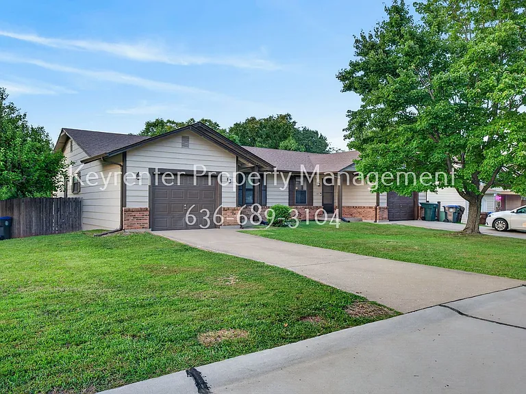 357 Della Dr — Photo 4