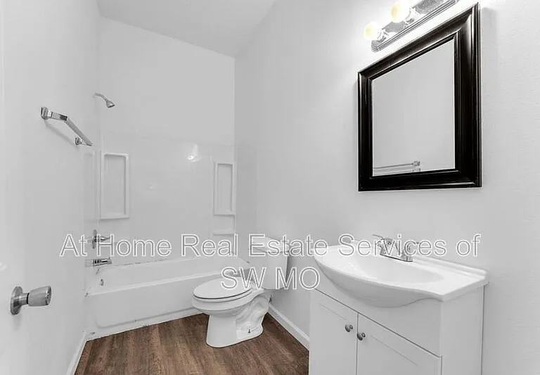 522 S Broadway Ave — Photo 8