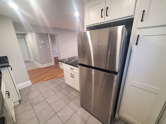 3rd image of 24 Colgate Rd APT 1