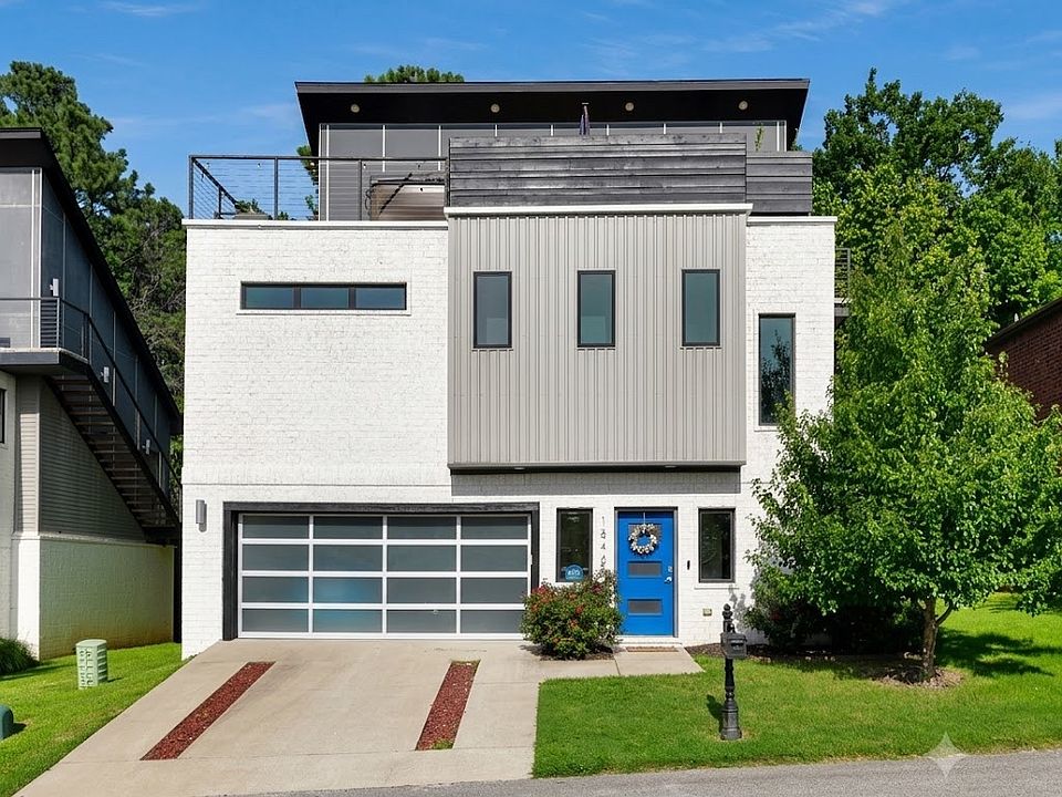 1st image of 1546 N Desoto Pl