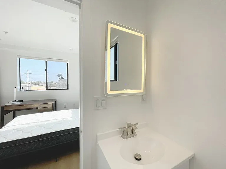 9 3098 1/2 Normandie Ave — Photo 27