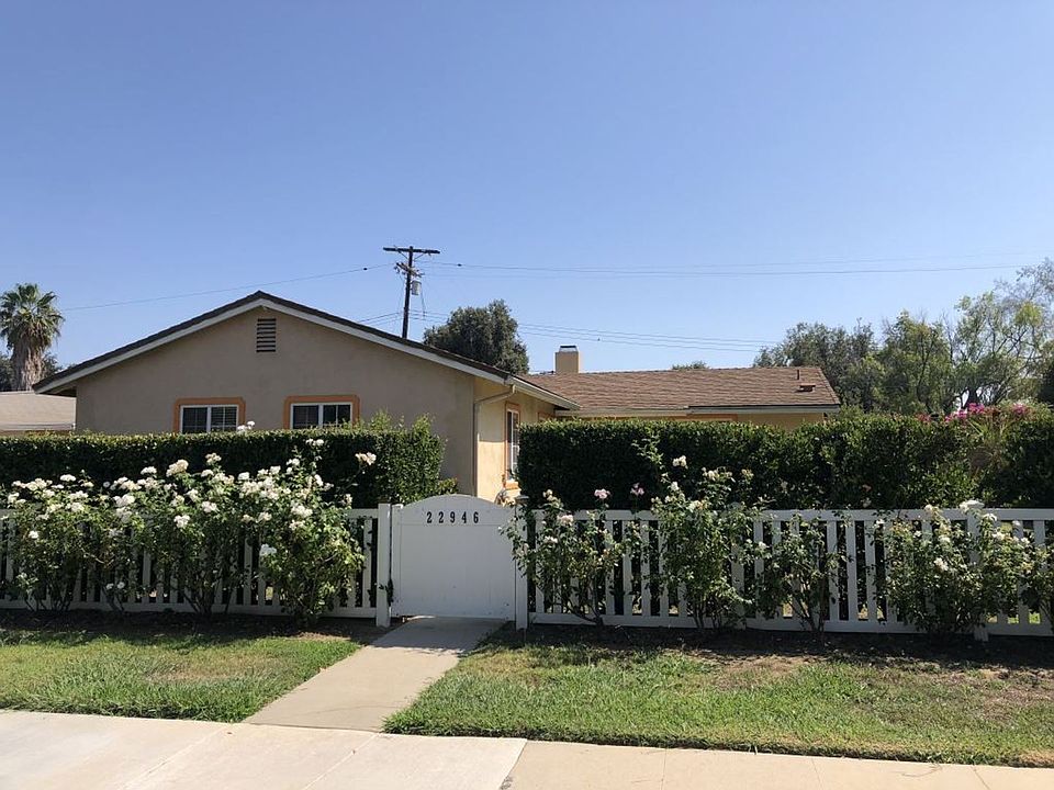 1st image of 22946 Saticoy St