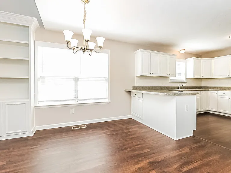 2720 Windcrest Trl — Photo 6