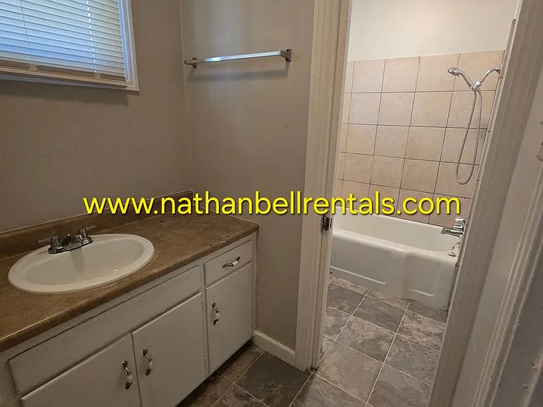 683 25th St SE — Photo 7