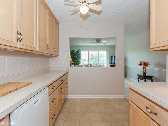 5th image of 1060 N Farnsworth Ave APT 1312