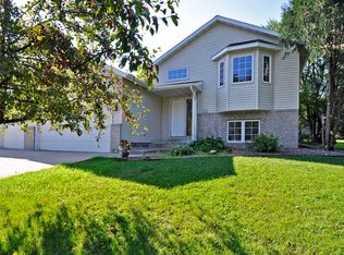 2001 Woodcrest Ln SW, Rochester, MN 55902