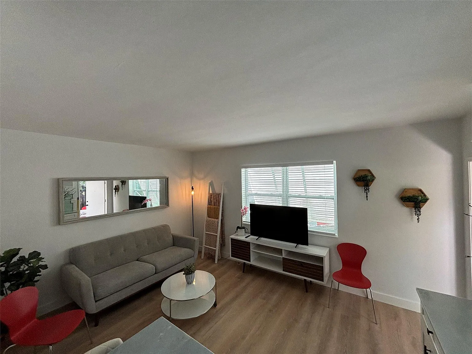 1 bed, 1.0 bath, 700 sqft, $2,195 — Photo 4