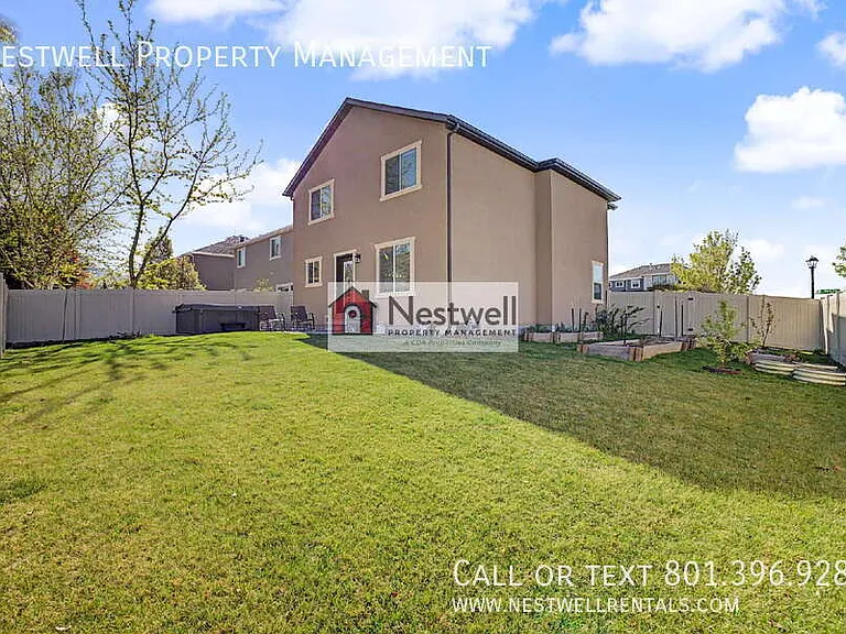 35 E Water Ln — Photo 23