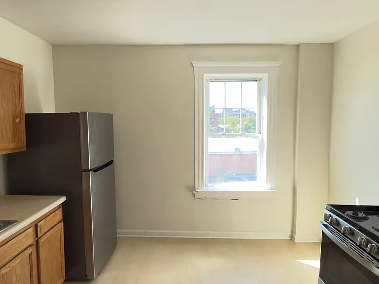 202 E Belden Ave #11 — Photo 2