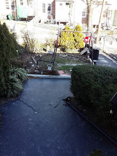 2nd image of 718 E Cold Spring Ln