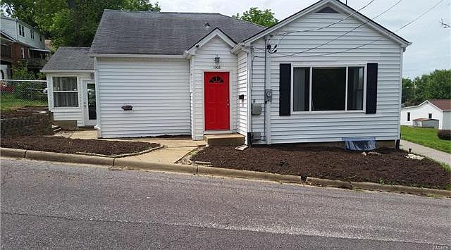 1st image of 1008 Esther St