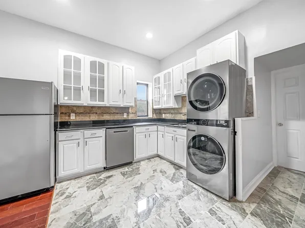 240 Clendenny Avenue image 26 of 40