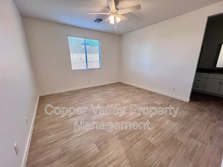 812 E Irvine Rd — Photo 10