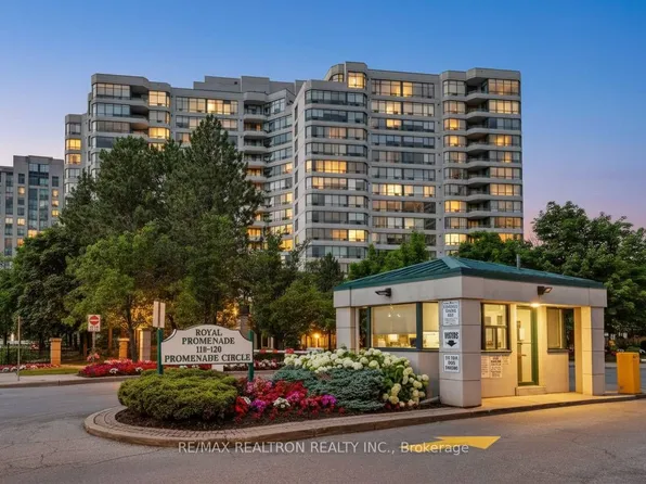 110 Promenade Cir #805, Vaughan, ON L4J 7W8