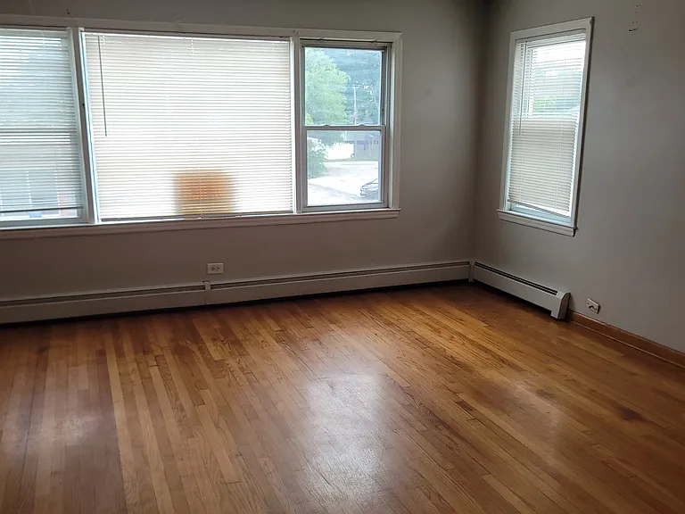 472 N Wolf Rd — Photo 5