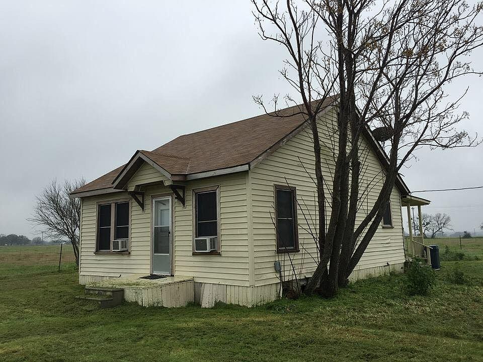 2/1 Country House. Very Private