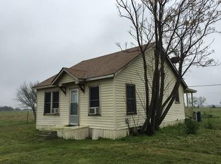 81 Tree Top Ln, Luling, TX 78648