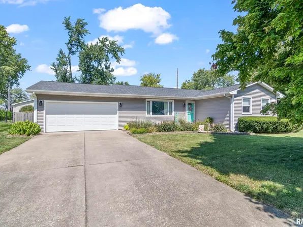1527 E Walnut St, Chatham, IL 62629