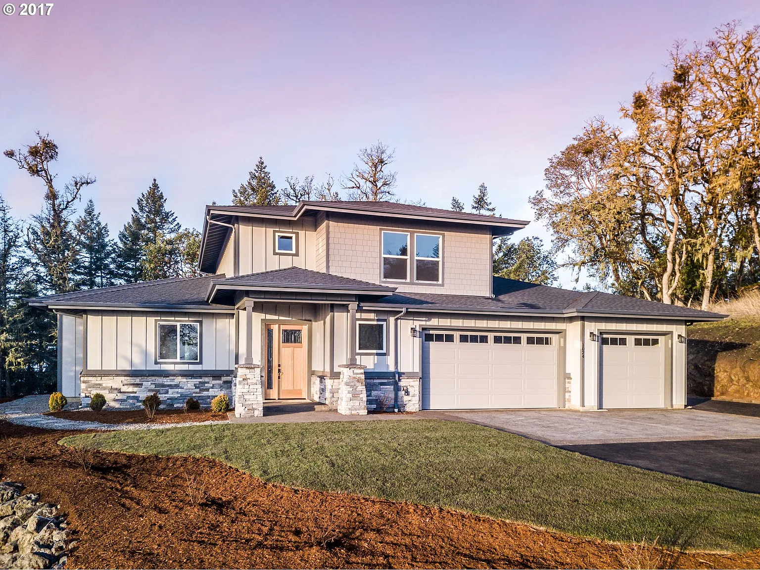 1024 Southridge Way photo 1