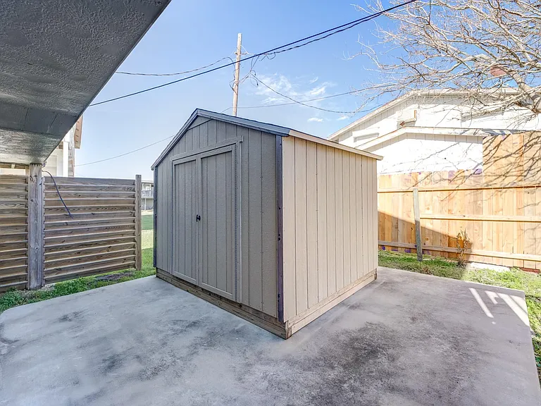 4211 Surf Dr — Photo 36
