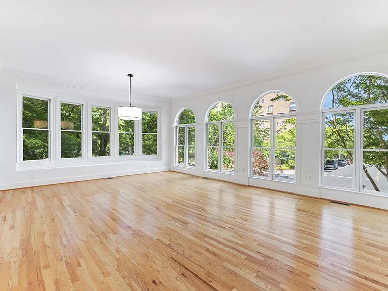 1332 N Oak St — Photo 12