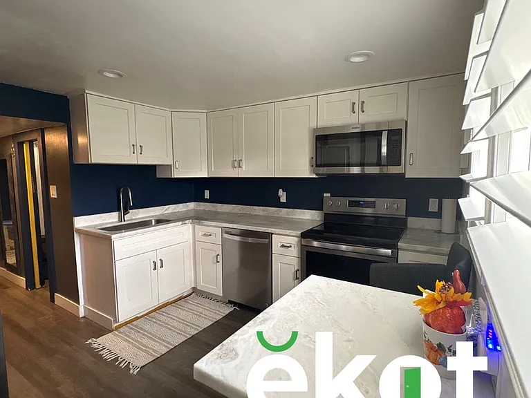 1267 W 500 S — Photo 15