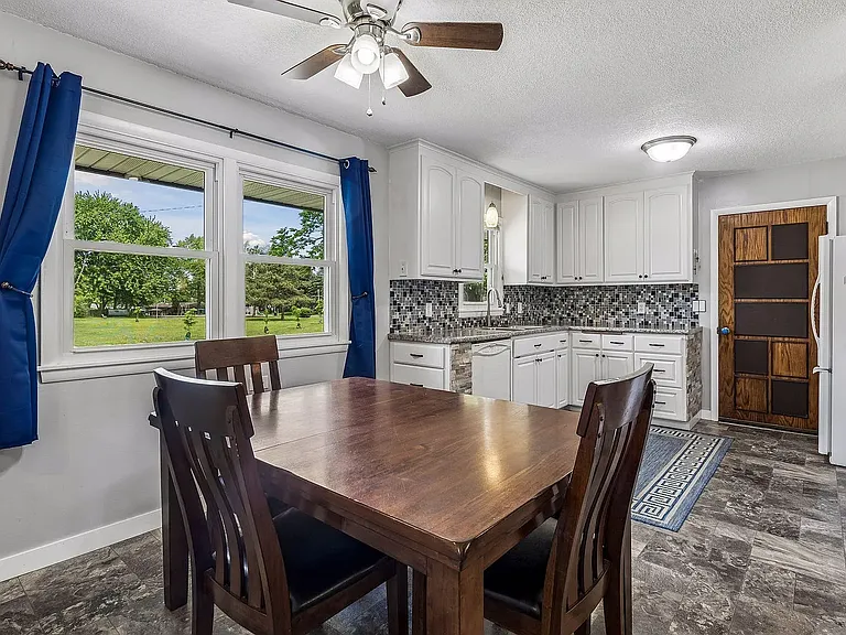 1064 Hackmann Cir NE — Photo 5