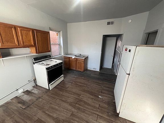 5th image of 3734 Wisconsin Ave #26