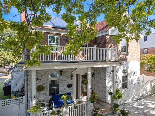 82-27 Utopia Parkway, Jamaica Estates, NY 11432