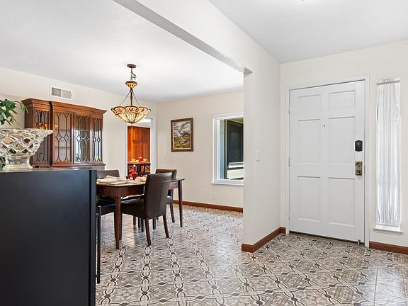 4th image of 8098 Cabernet Ct