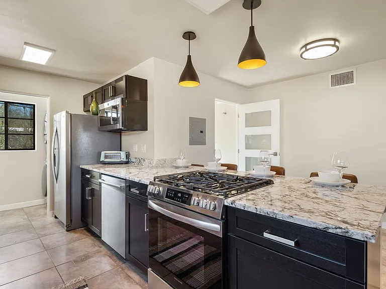 1322 E Miles St — Photo 13
