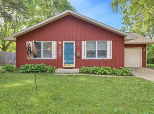 2203 E Country Squire Dr, Urbana, IL 61802