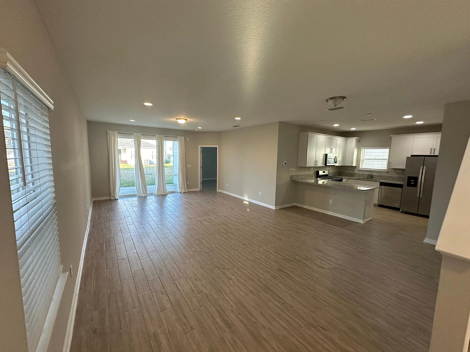 4 bed, 2.5 bath, 2052 sqft, $2,995 — Photo 2