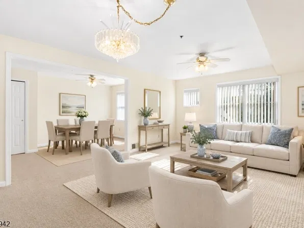 79 Park Edge #2J, Berkeley Heights Twp., NJ 07922
