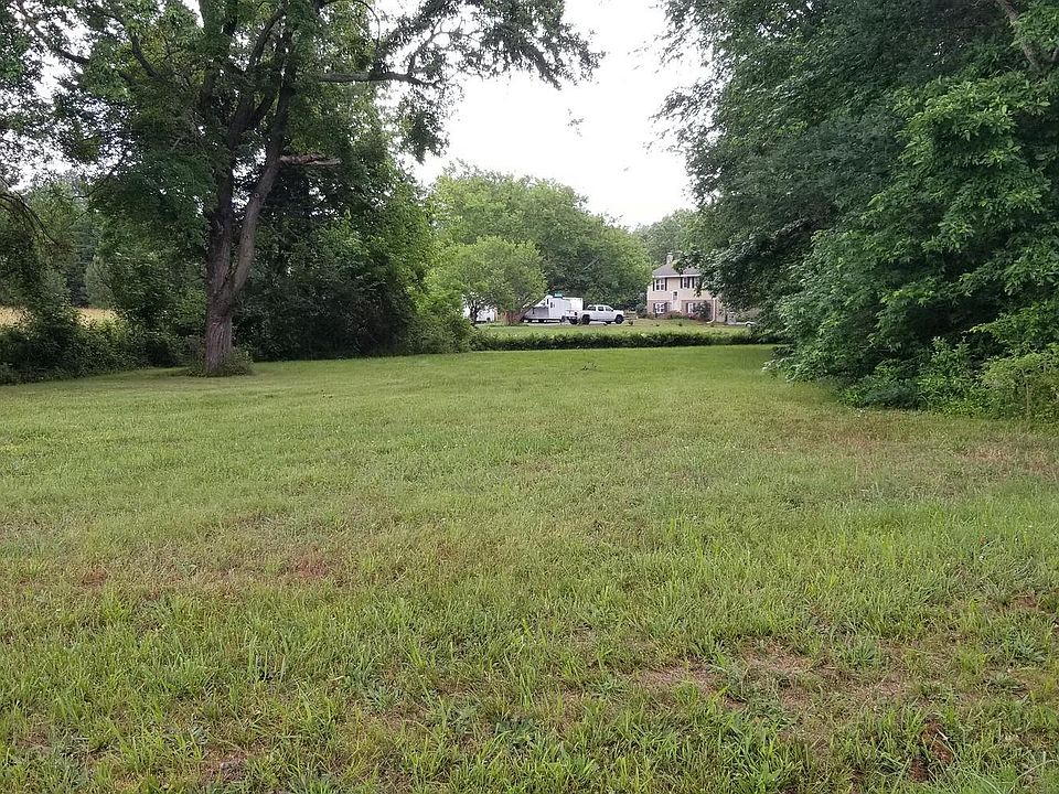 2nd image of Holsinger Ln