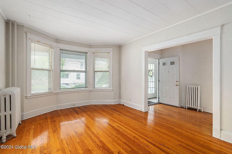 4th image of 702 Myrtle Avenue