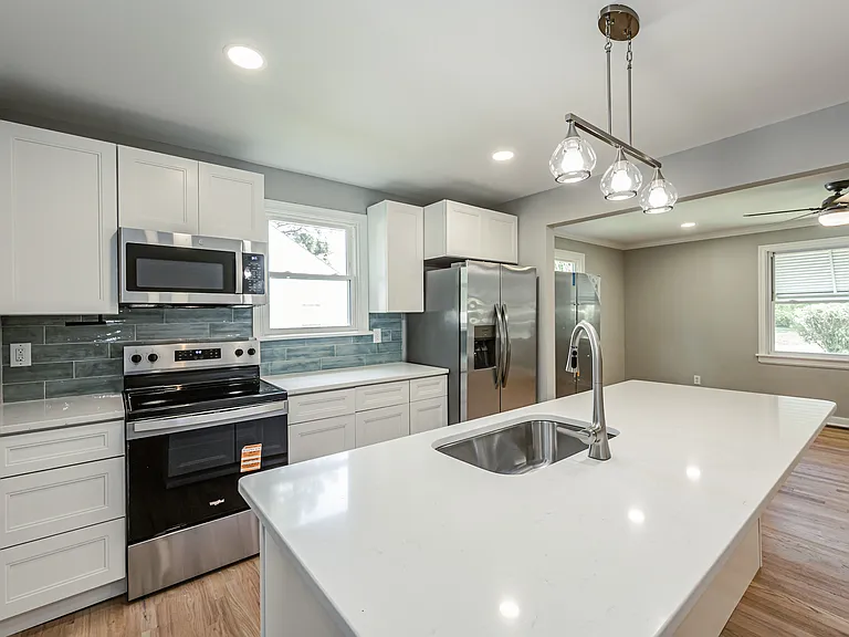 1404 Landis Dr — Photo 8