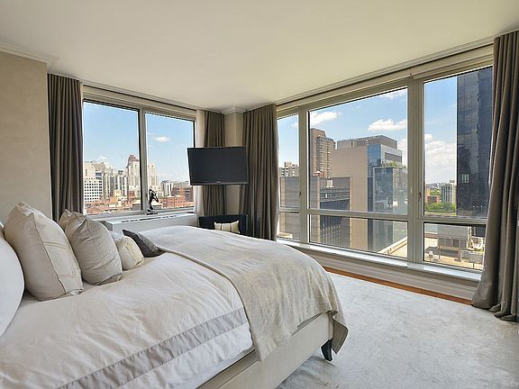 5th image of 401 E 60th St APT 15D