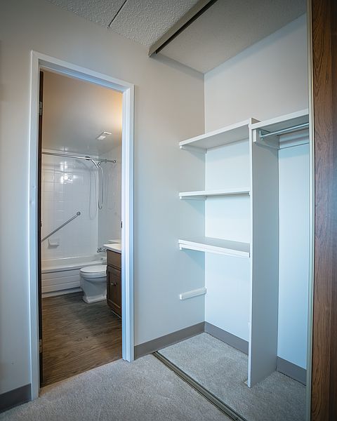 Winnipeg Apartment for rent - 2 Bedrooms — photo 11
