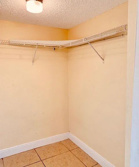 1566 Lake Crystal Dr — Photo 7