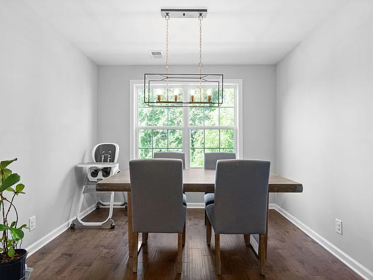 1055 Barnhill Rd — Photo 11